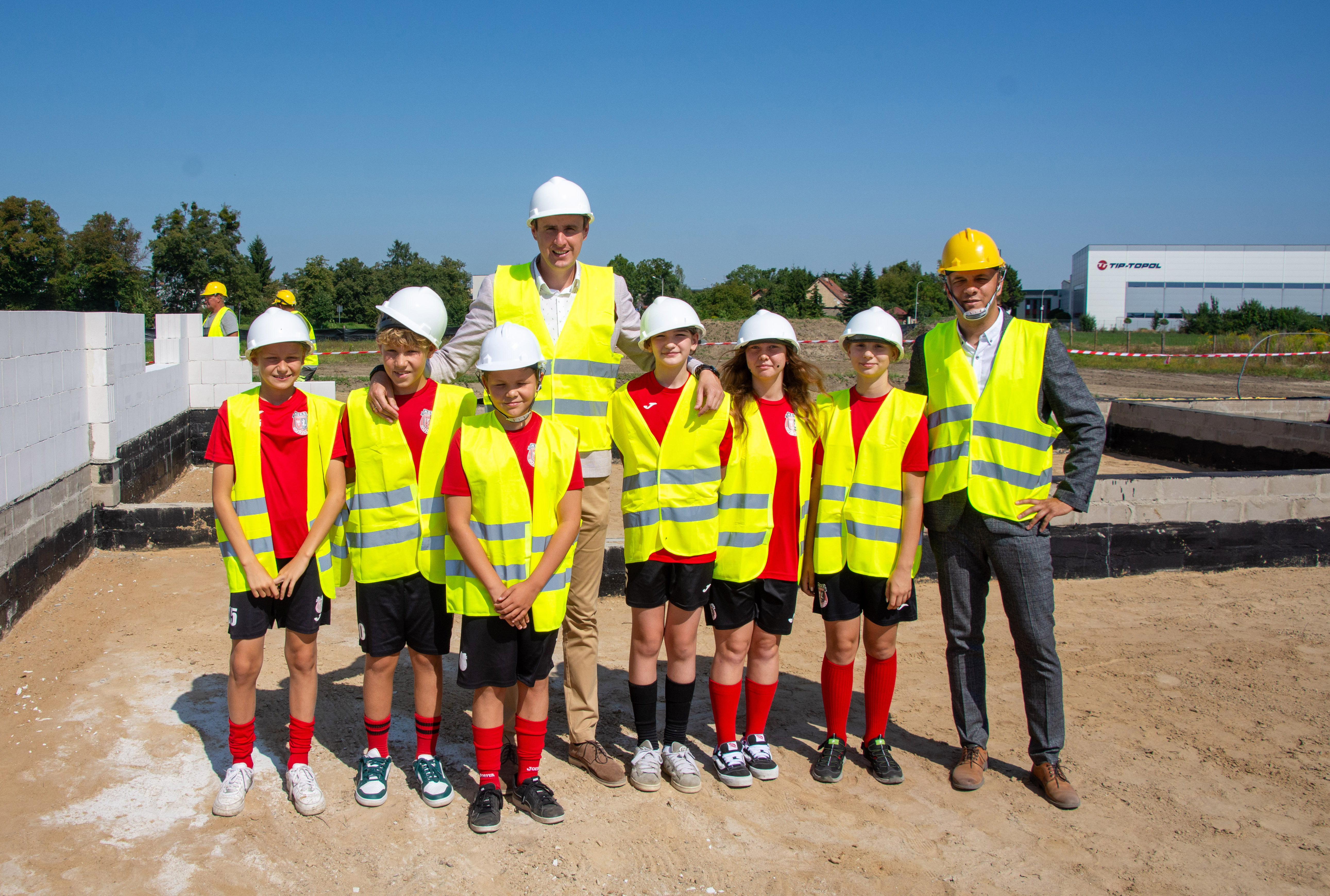 Wmurowanie Akt Erekcyjny BOISKA SPORTOWEGO Z SALĄ KONFERENCYJ (11)