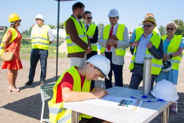 Wmurowanie Akt Erekcyjny BOISKA SPORTOWEGO Z SALĄ KONFERENCYJ (14)