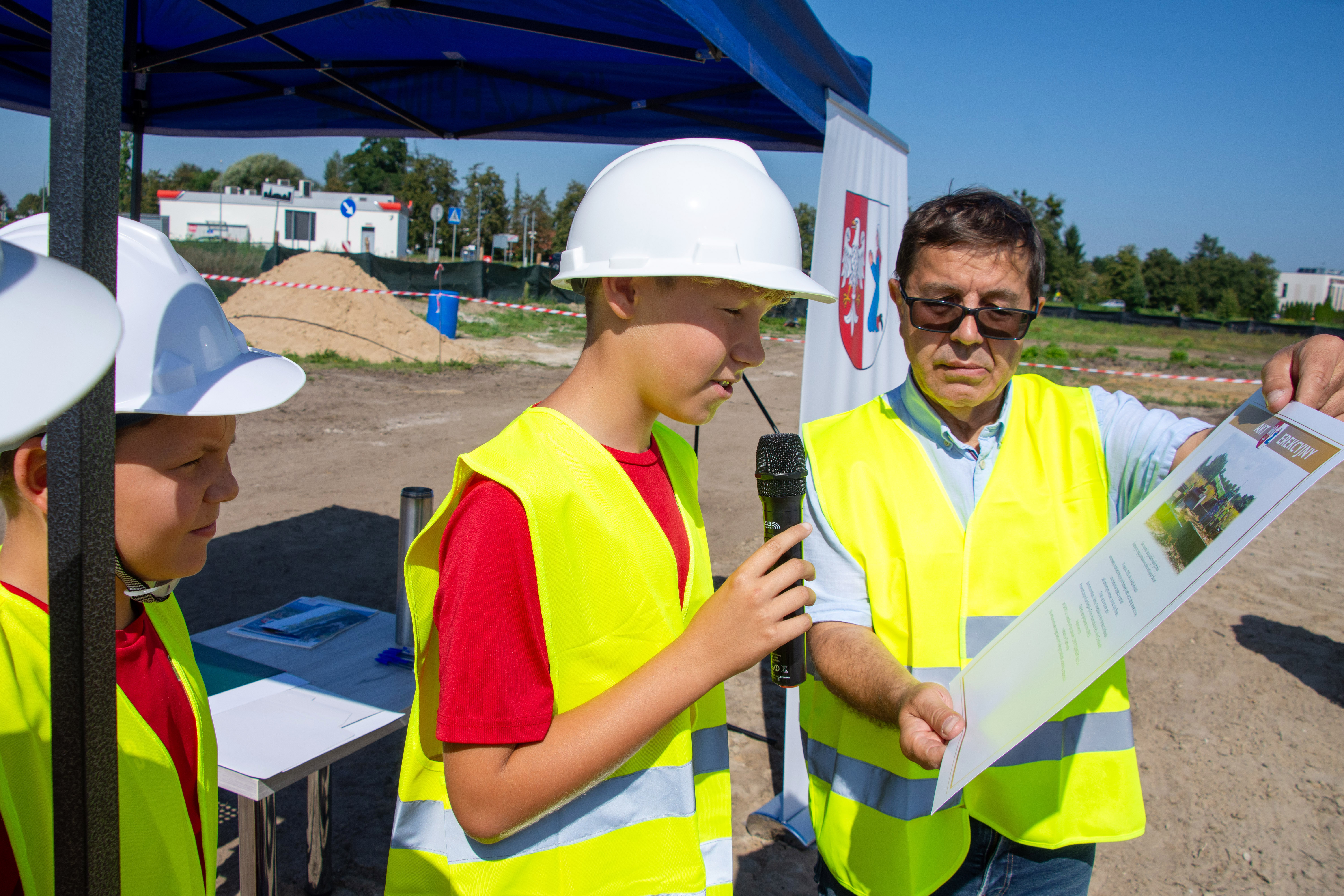 Wmurowanie Akt Erekcyjny BOISKA SPORTOWEGO Z SALĄ KONFERENCYJ (5)