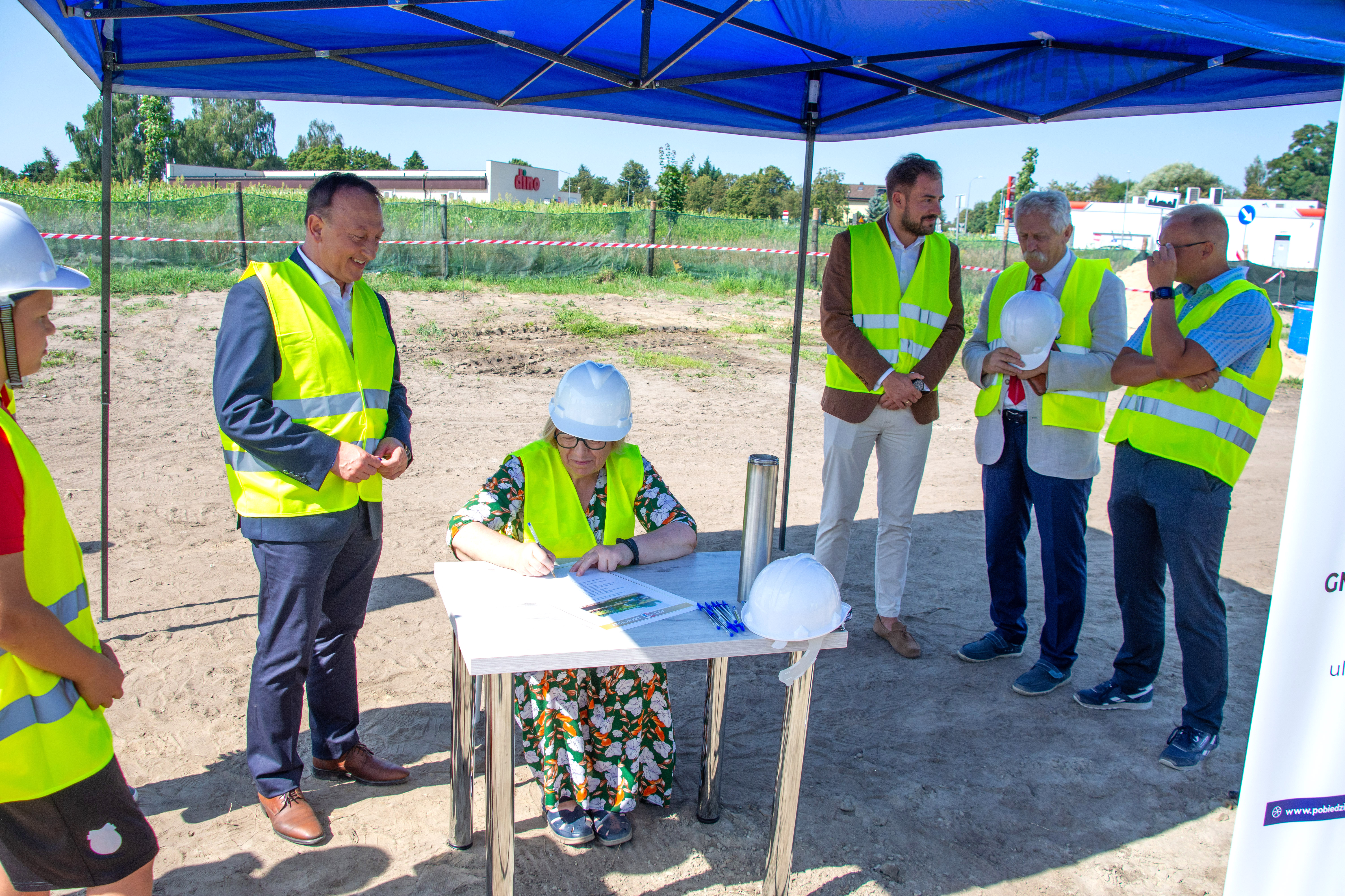 Wmurowanie Akt Erekcyjny BOISKA SPORTOWEGO Z SALĄ KONFERENCYJ (7)