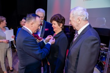 330 Jubilaci 25 i 50 w 2026